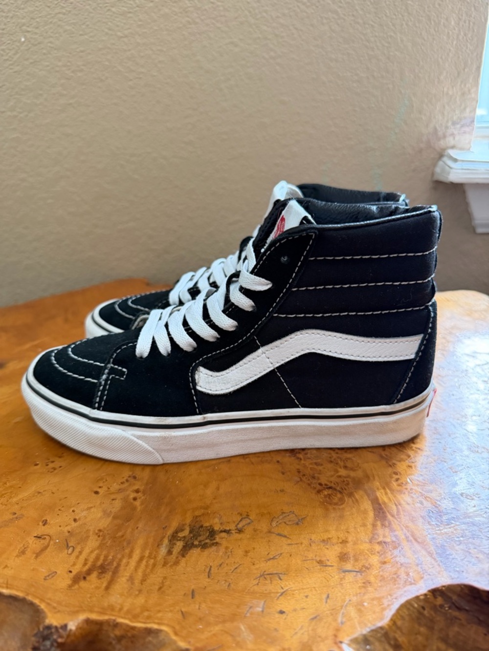 VANS Sk8-Hi Black/White High Top Skater Sneaker Mens 5/ Women’s 6.5 Suede